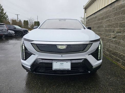 New 2026 Cadillac Optiq Luxury 2 image 12