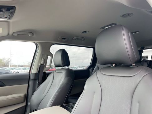 New 2026 Kia Carnival FWD image 21