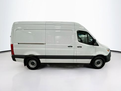 Used 2025 Mercedes-Benz Sprinter 2500 image 9