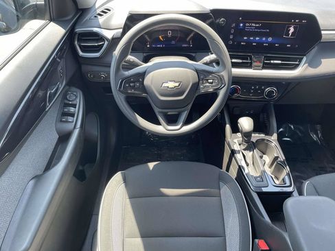 Used 2025 Chevrolet TrailBlazer LT AWD/4WD image 21