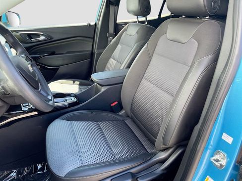 Used 2025 Chevrolet Trax LT FWD image 20