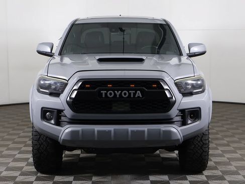 Used 2018 Toyota Tacoma TRD Sport AWD/4WD image 13