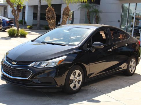 Used 2017 Chevrolet Cruze LS image 5