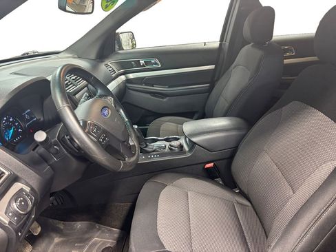 Used 2016 Ford Explorer XLT w/ Equipment Group 201A AWD/4WD image 9