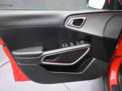 Used 2021 Kia Soul LX image 10