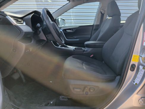 Used 2021 Toyota RAV4 XLE FWD image 16