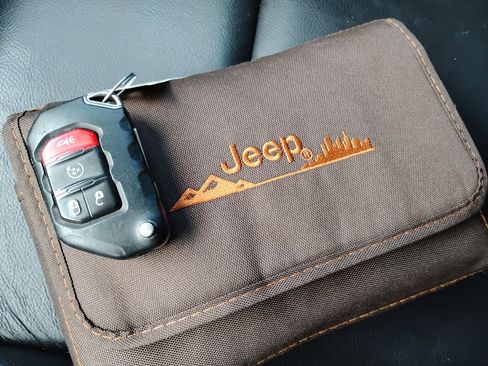 Used 2018 Jeep Wrangler Unlimited Rubicon image 36