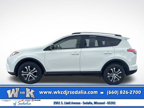 Used 2017 Toyota RAV4 LE AWD/4WD image 10