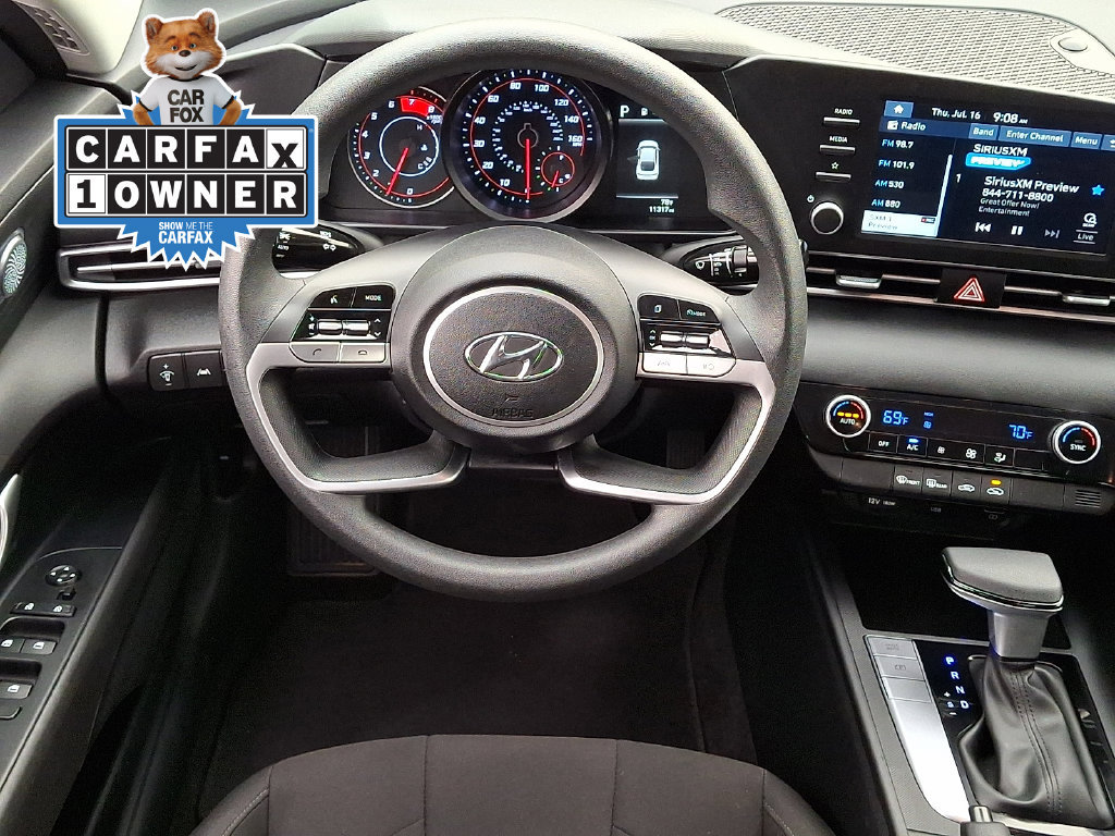 Used 2023 Hyundai Elantra SEL FWD image 2