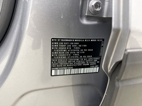 Used 2023 Volkswagen Tiguan SE image 20