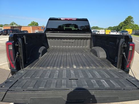 Used 2024 GMC Sierra 2500 AT4 image 13