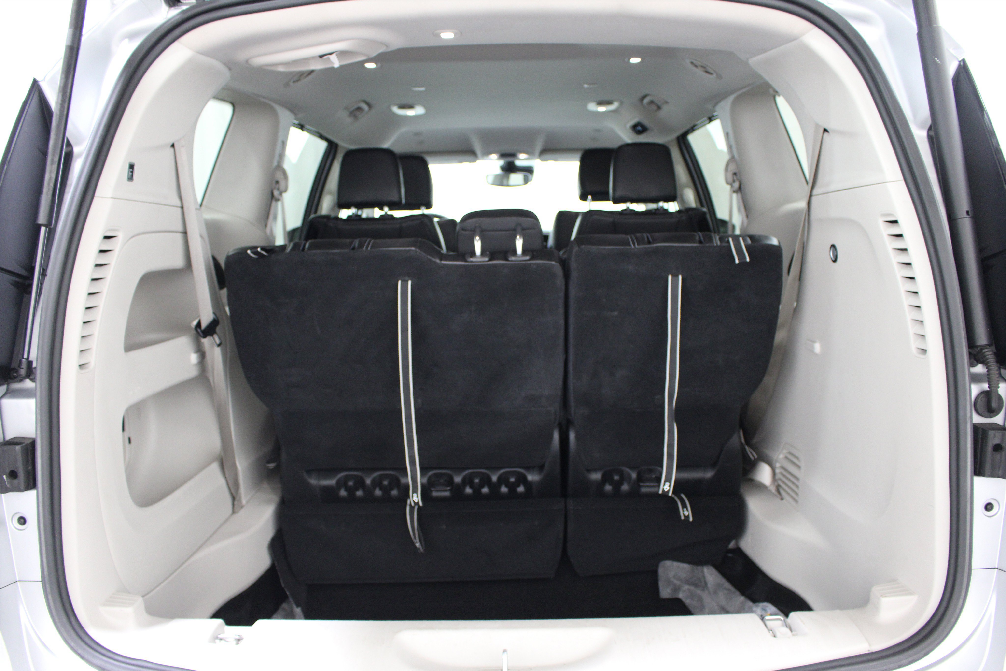 Used 2023 Chrysler Pacifica Touring-L FWD image 24