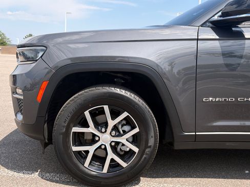 Used 2023 Jeep Grand Cherokee Limited AWD/4WD image 11