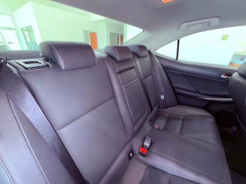 Used 2016 Lexus IS 300 AWD image 9