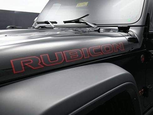 Used 2025 Jeep Wrangler Unlimited Rubicon w/ Convenience Group AWD/4WD image 9