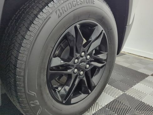 Used 2023 Chevrolet Traverse LT FWD image 41