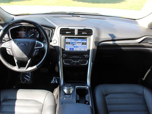 Used 2017 Ford Fusion SE w/ Fusion SE Technology Package FWD image 29