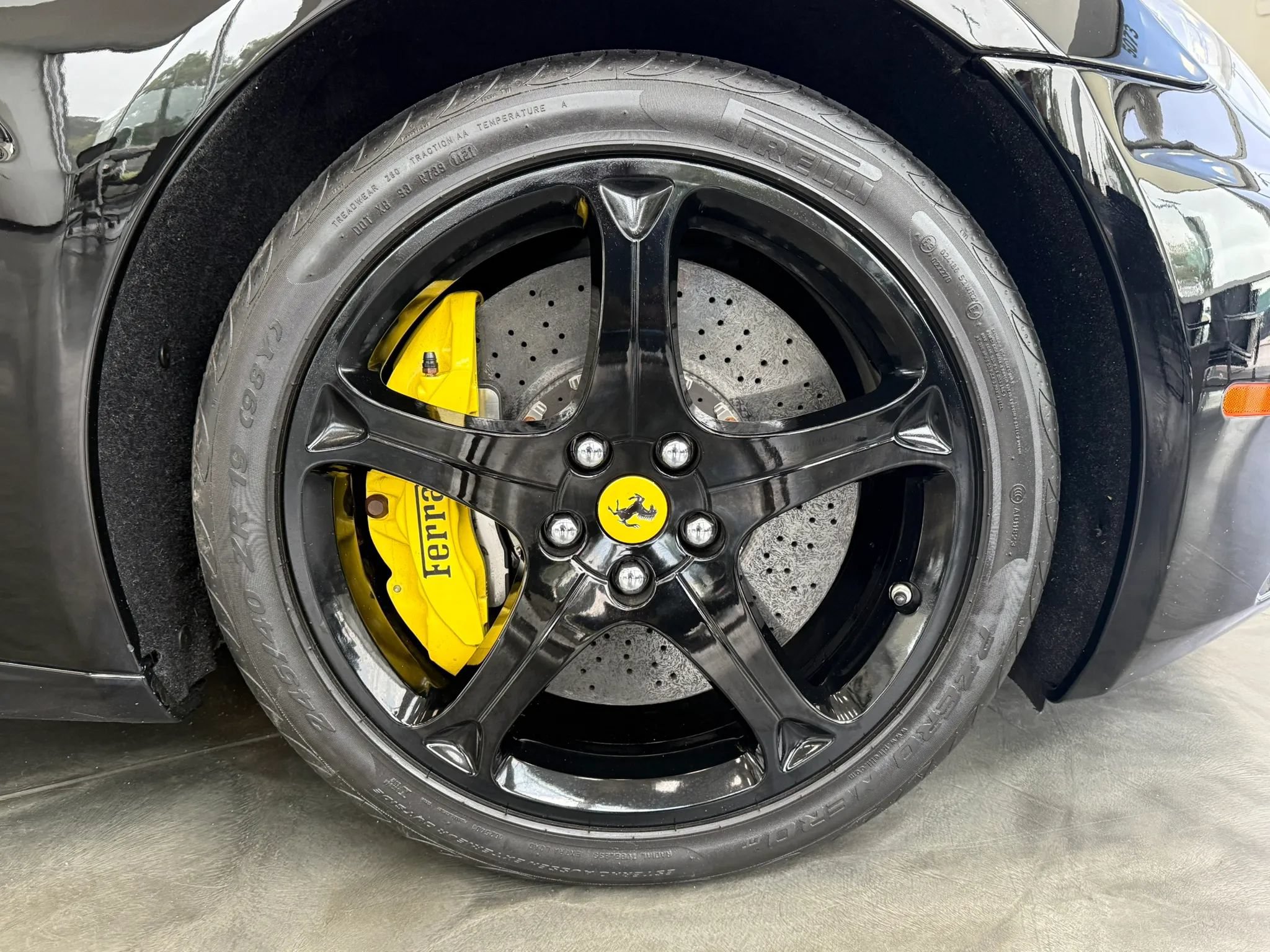 Used 2010 Ferrari California RWD image 19