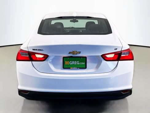 Used 2017 Chevrolet Malibu LT image 8