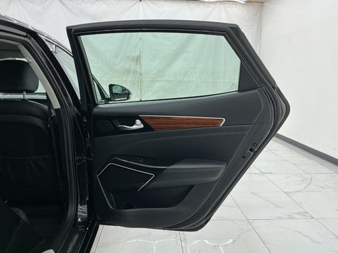 Used 2018 Kia Cadenza Premium FWD image 25