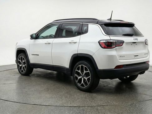 Used 2025 Jeep Compass Limited image 6