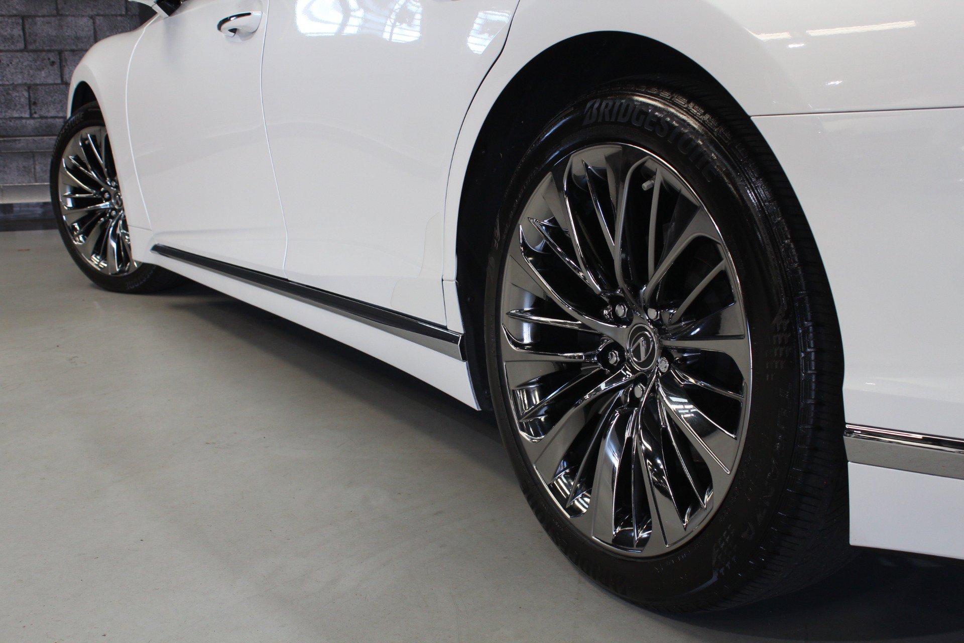 Used 2022 Lexus LS 500 w/ Interior Upgrade Package RWD image 21