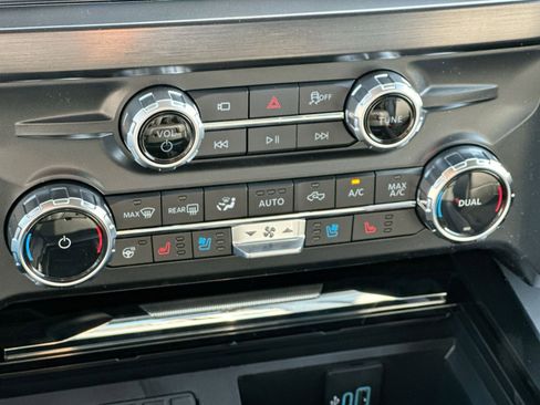 New 2026 Ford F250 Lariat w/ Chrome Package image 26