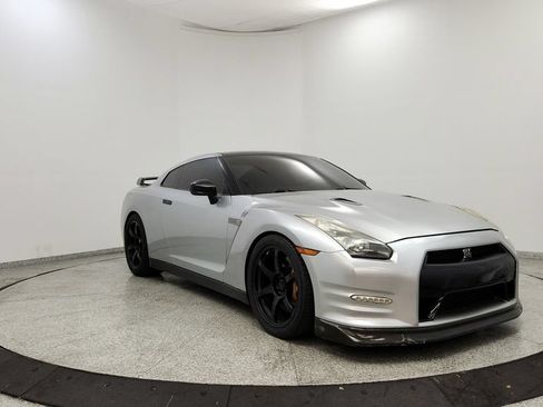 Used 2010 Nissan GT-R Premium AWD/4WD image 7