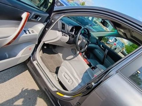 Used 2009 Toyota Highlander Limited w/ Extra Value Pkg 7 AWD/4WD image 14