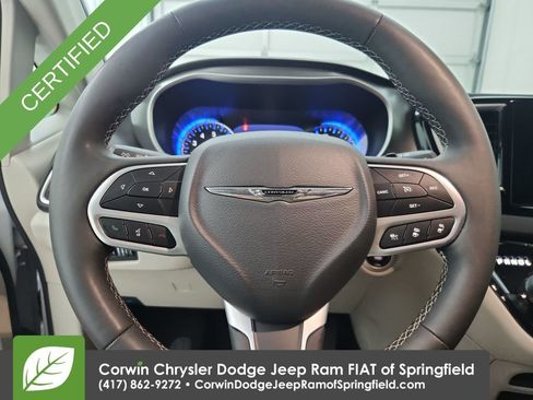 Used 2024 Chrysler Pacifica Touring-L FWD image 22