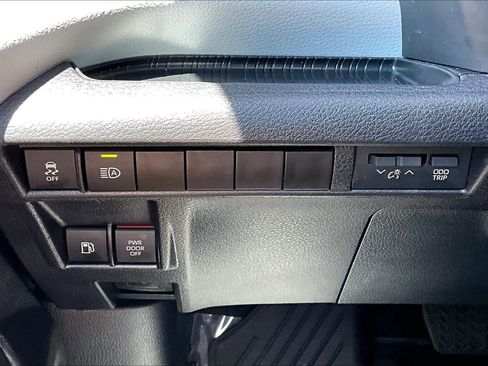 Used 2025 Toyota Sienna XLE AWD/4WD image 35