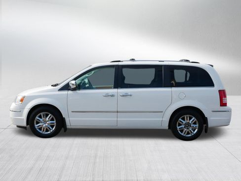 Used 2010 Chrysler Town & Country Limited FWD image 4