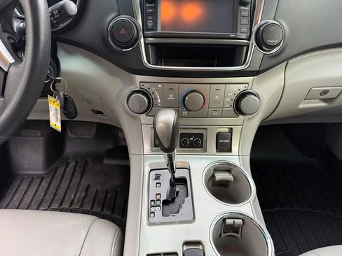 Used 2013 Toyota Highlander SE AWD/4WD image 11