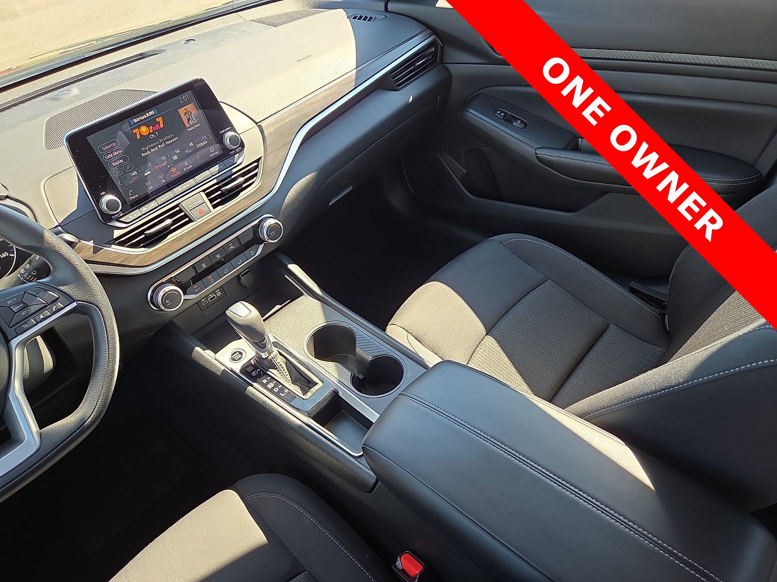 Used 2025 Nissan Altima 2.5 SV FWD image 12