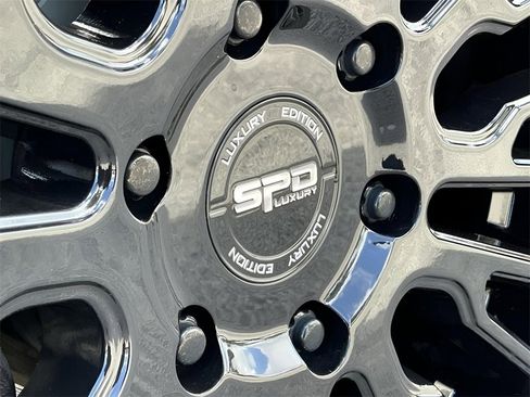 Used 2022 Chevrolet Suburban RST w/ Luxury Package image 13