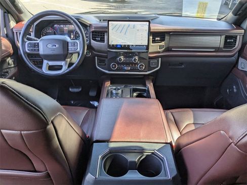 Used 2024 Ford Expedition Limited image 30