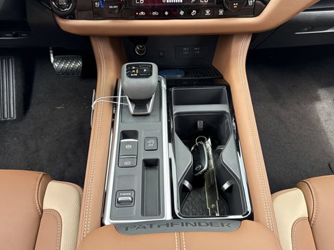New 2026 Nissan Pathfinder Platinum FWD image 5