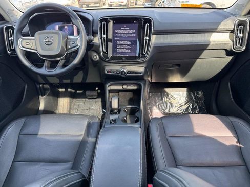 Certified 2025 Volvo XC40 B5 Core image 12