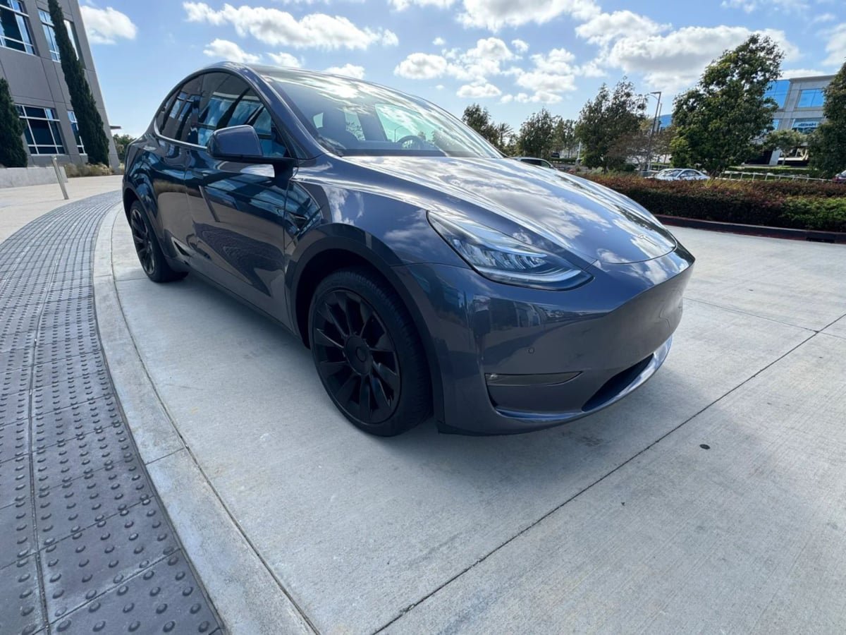 Used 2022 Tesla Model Y Long Range AWD/4WD image 3