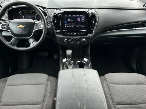 Used 2023 Chevrolet Traverse LT image 12