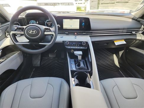 New 2025 Hyundai Elantra Limited image 12