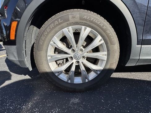 Used 2018 Volkswagen Tiguan SE image 34