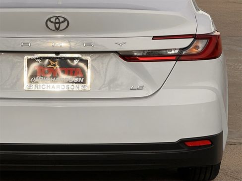 Used 2025 Toyota Camry LE image 5