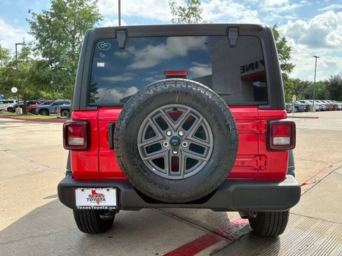 Used 2025 Jeep Wrangler Unlimited Sport AWD/4WD image 7