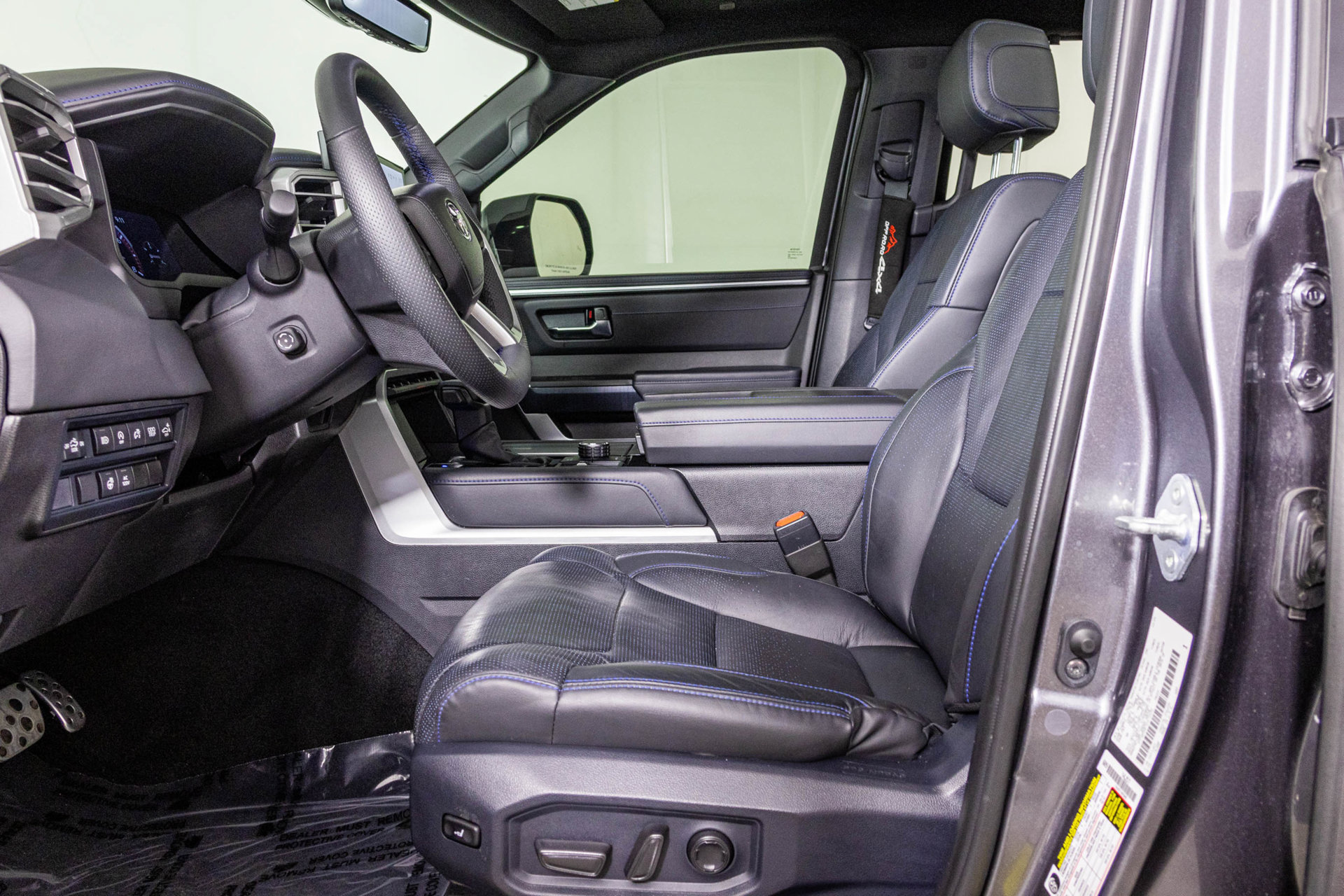 Used 2025 Toyota Tundra Platinum w/ TRD Off-Road Package AWD/4WD image 23