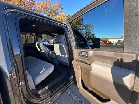 Used 2023 Chevrolet Silverado 2500 LT image 42