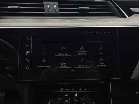 Used 2022 Audi e-tron Premium AWD/4WD image 18