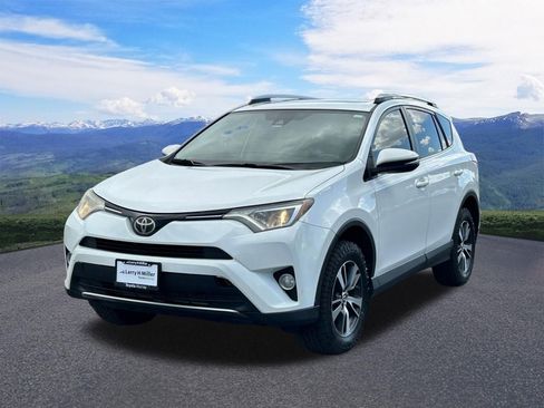 Used 2017 Toyota RAV4 XLE AWD/4WD image 1