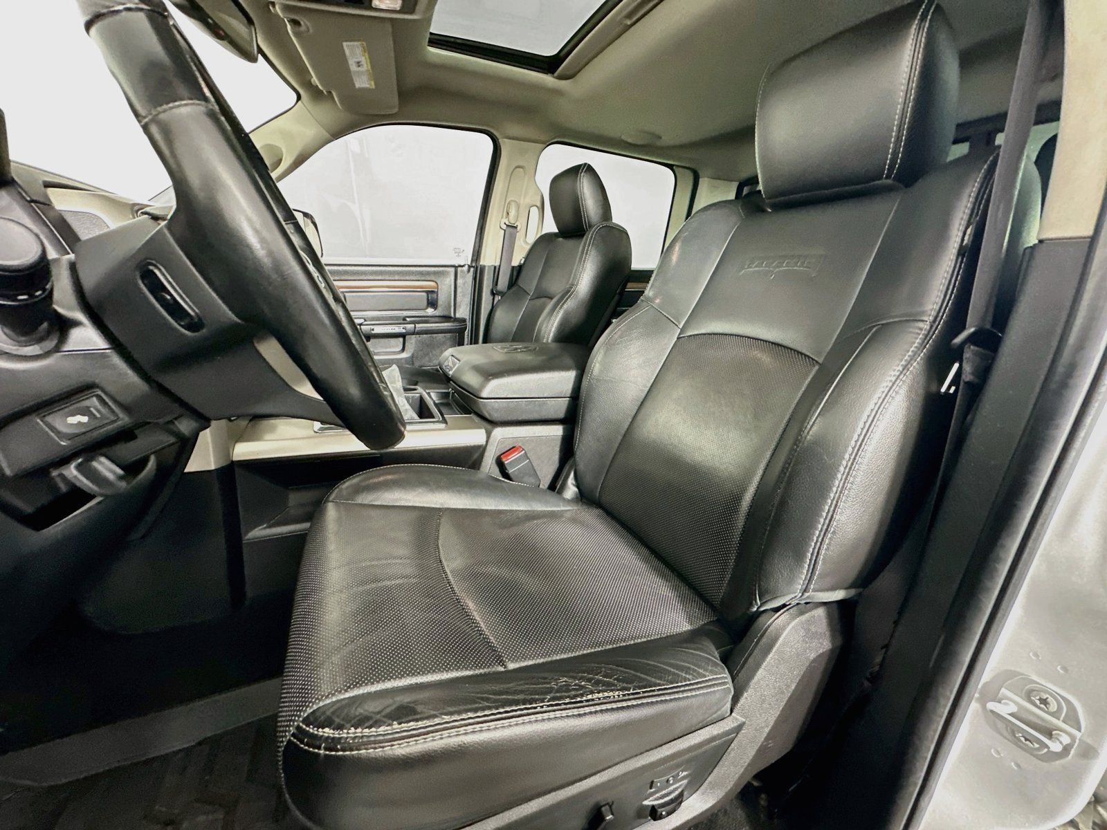Used 2015 RAM 1500 Laramie w/ Convenience Group AWD/4WD image 23