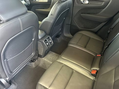 Certified 2025 Volvo XC40 B5 Plus AWD/4WD image 14